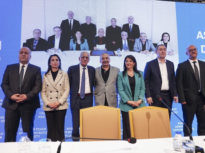 Teröristbaşının silah bırakma çağrısı dünya basınında geniş yer buldu