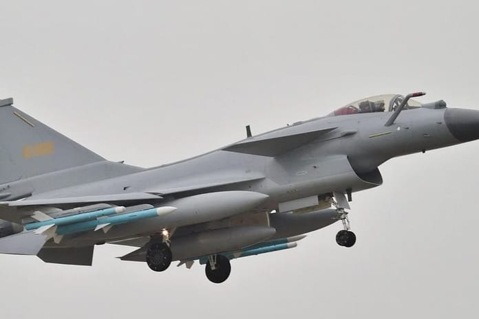 Çin'in J-10 savaş uçakları Mısır'a vardı