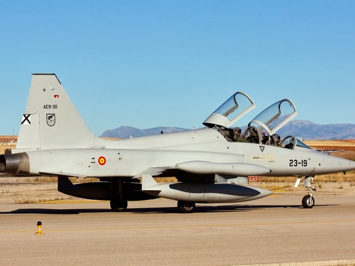 İspanya, F-5M jet eğitim uçaklarını değiştirme sürecinde.