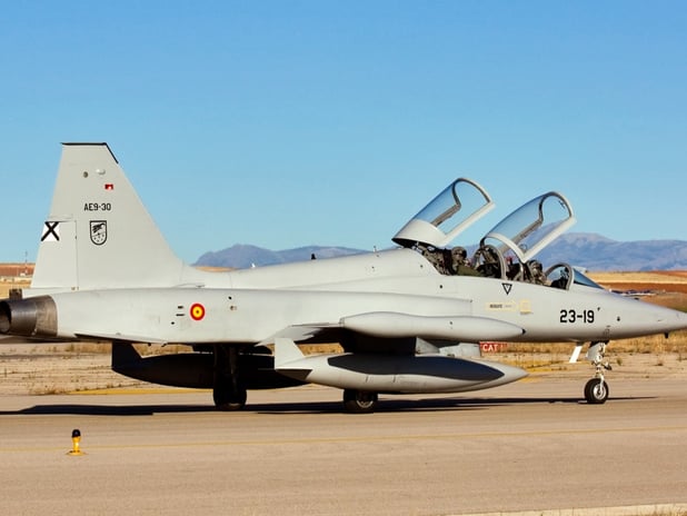 İspanya, F-5M jet eğitim uçaklarını değiştirme sürecinde.