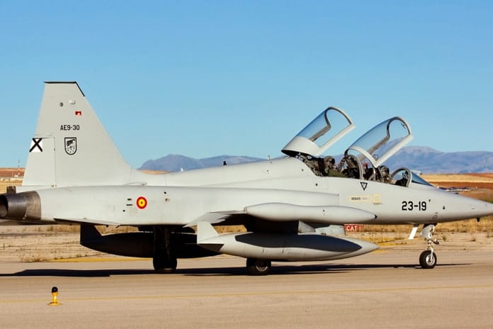 İspanya, F-5M jet eğitim uçaklarını değiştirme sürecinde.