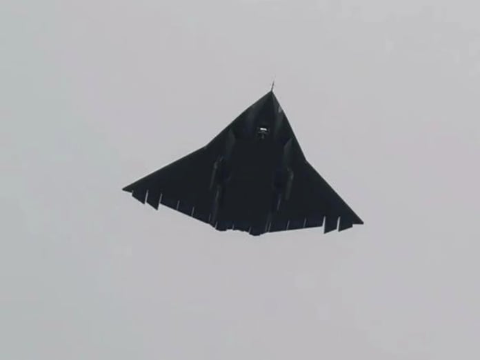 Çin'in altıncı nesil savaş uçağı ikinci test uçuşunu tamamladı