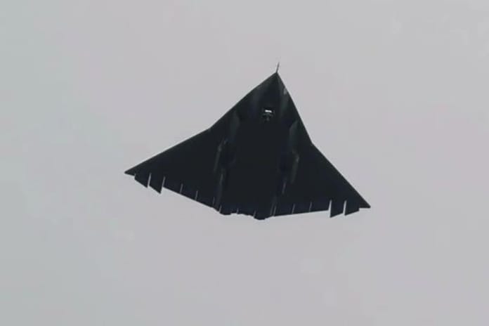 Çin'in altıncı nesil savaş uçağı ikinci test uçuşunu tamamladı