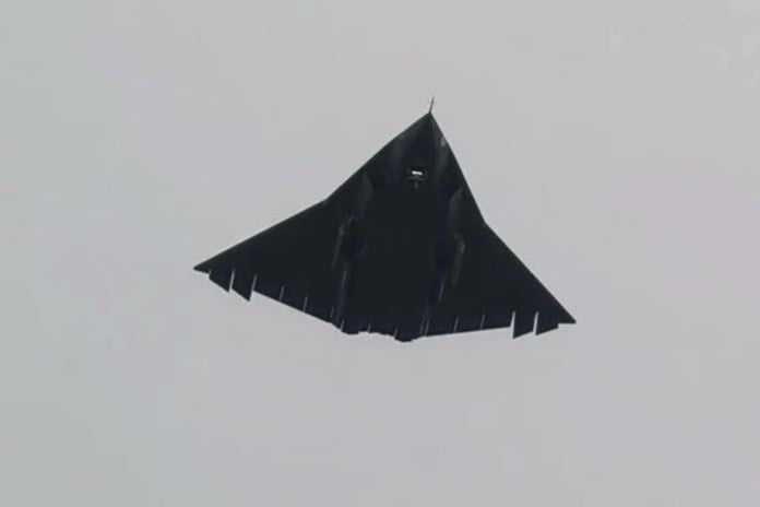 Çin'in altıncı nesil savaş uçağı ikinci test uçuşunu tamamladı