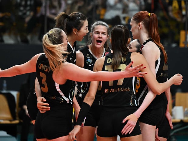 VakıfBank, şampiyonluğa bir adım daha yaklaştı