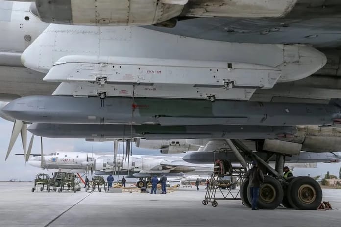 Rusya Kh-101 ve Kinzhal füzelerinin üretimini artırıyor