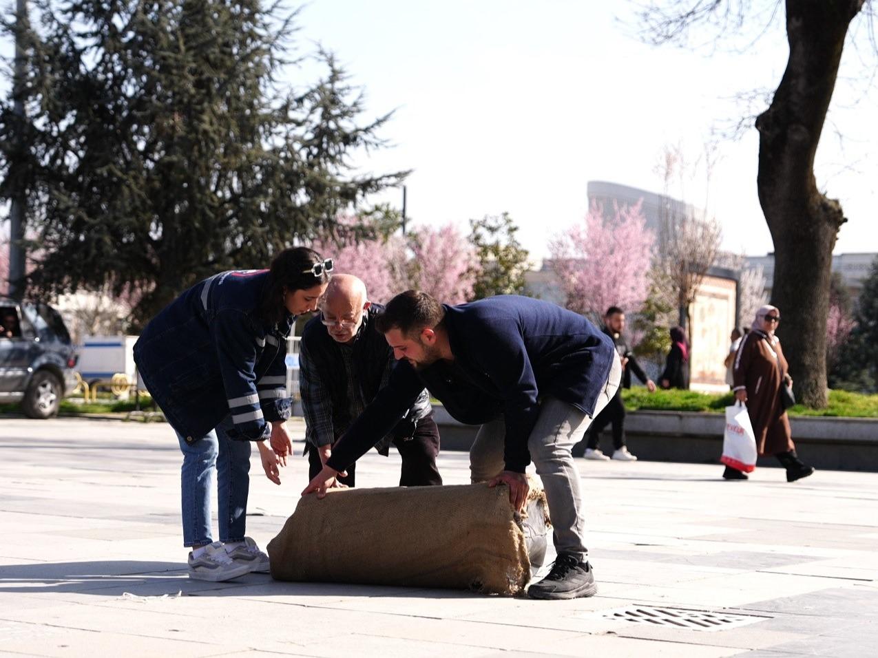 ''Seyit Onbaşı'nın taşıdığı ağırlığı kaldırabilir misiniz''