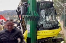 Freni patlayan belediye otobüsü kaza yaptı: 8 yaralı