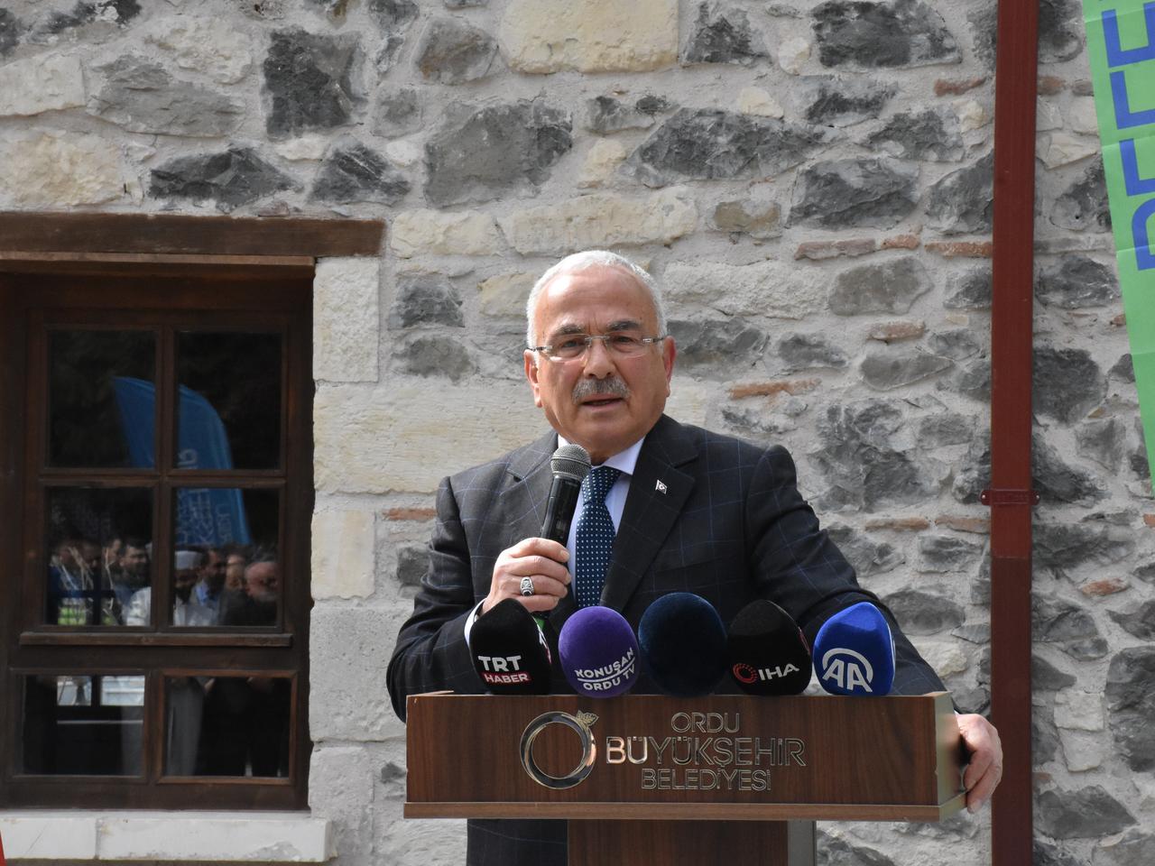 "Bize demokrasi dersi vermeye kalkışmanızı kınıyorum"