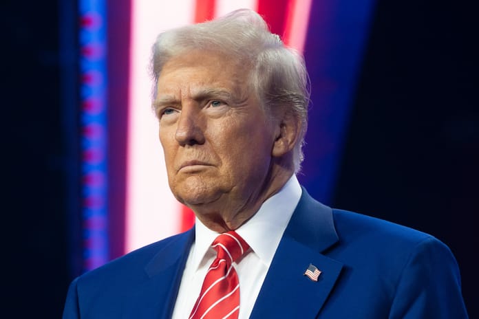 Trump'tan Tesla'ya saldıranlara uyarı