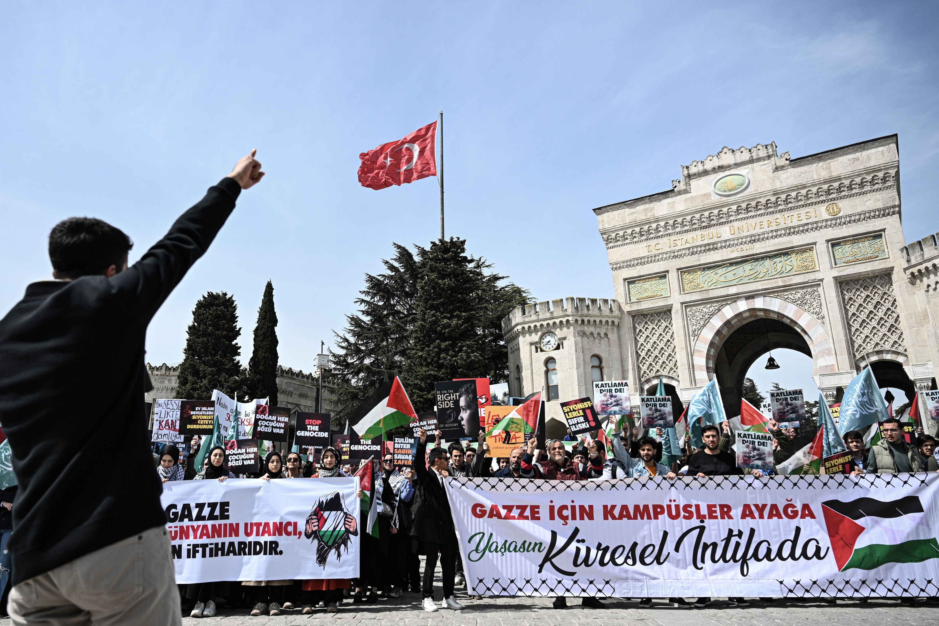 Üniversite öğrencileri Gazze'deki soykırıma tepki gösterdi
