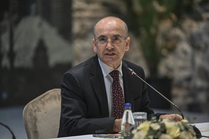 Hazine ve Maliye Bakanı Mehmet Şimşek TCMB'nin NDF hamlesine destek verdi