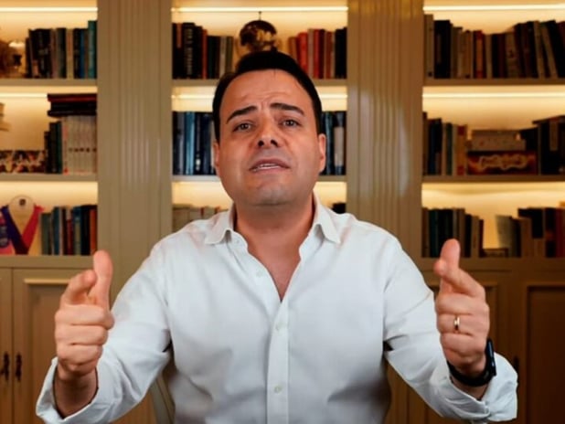 Prof. Özgür Demirtaş’ın çeviri paylaşımı X’te eleştiri yağmuruna tutuldu