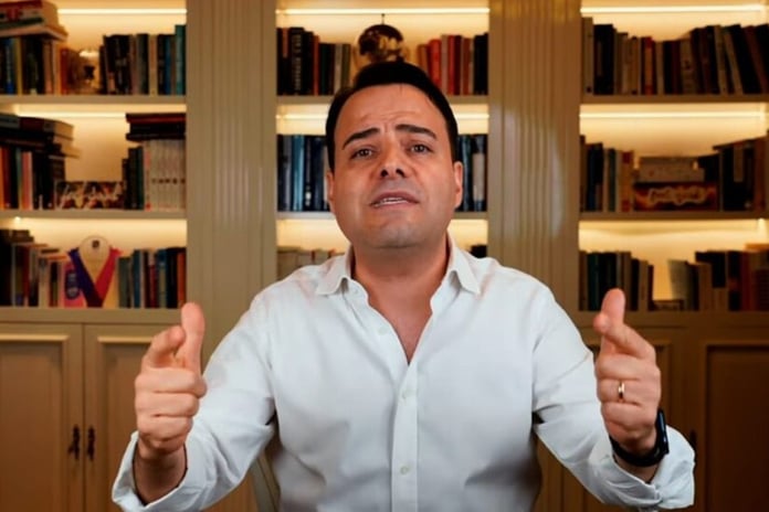 Prof. Özgür Demirtaş’ın çeviri paylaşımı X’te eleştiri yağmuruna tutuldu
