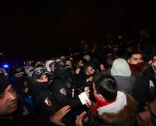 Özgür Özel'in sokağa çıkma çağrısı sonrası 16 polis yaralandı