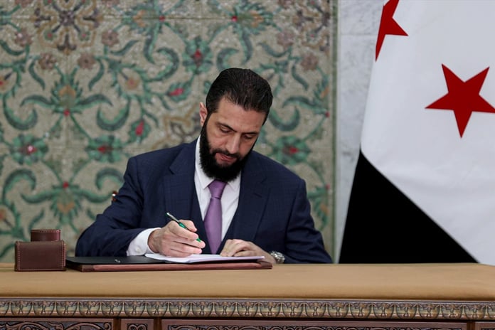 Suriye Cumhurbaşkanı Şaraa geçici anayasa bildirgesini imzaladı