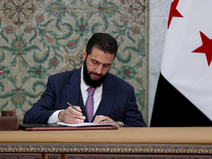 Suriye Cumhurbaşkanı Şaraa geçici anayasa bildirgesini imzaladı