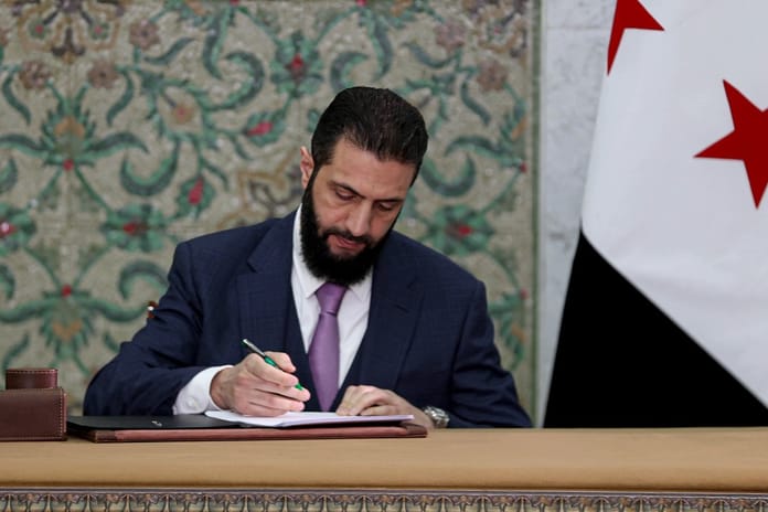 Suriye Cumhurbaşkanı Şaraa geçici anayasa bildirgesini imzaladı