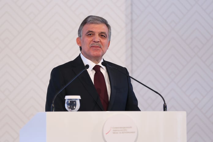 Abdullah Gül Erdoğan'ın şiiriyle İmamoğlu'nun yolsuzluğunu bir tuttu
