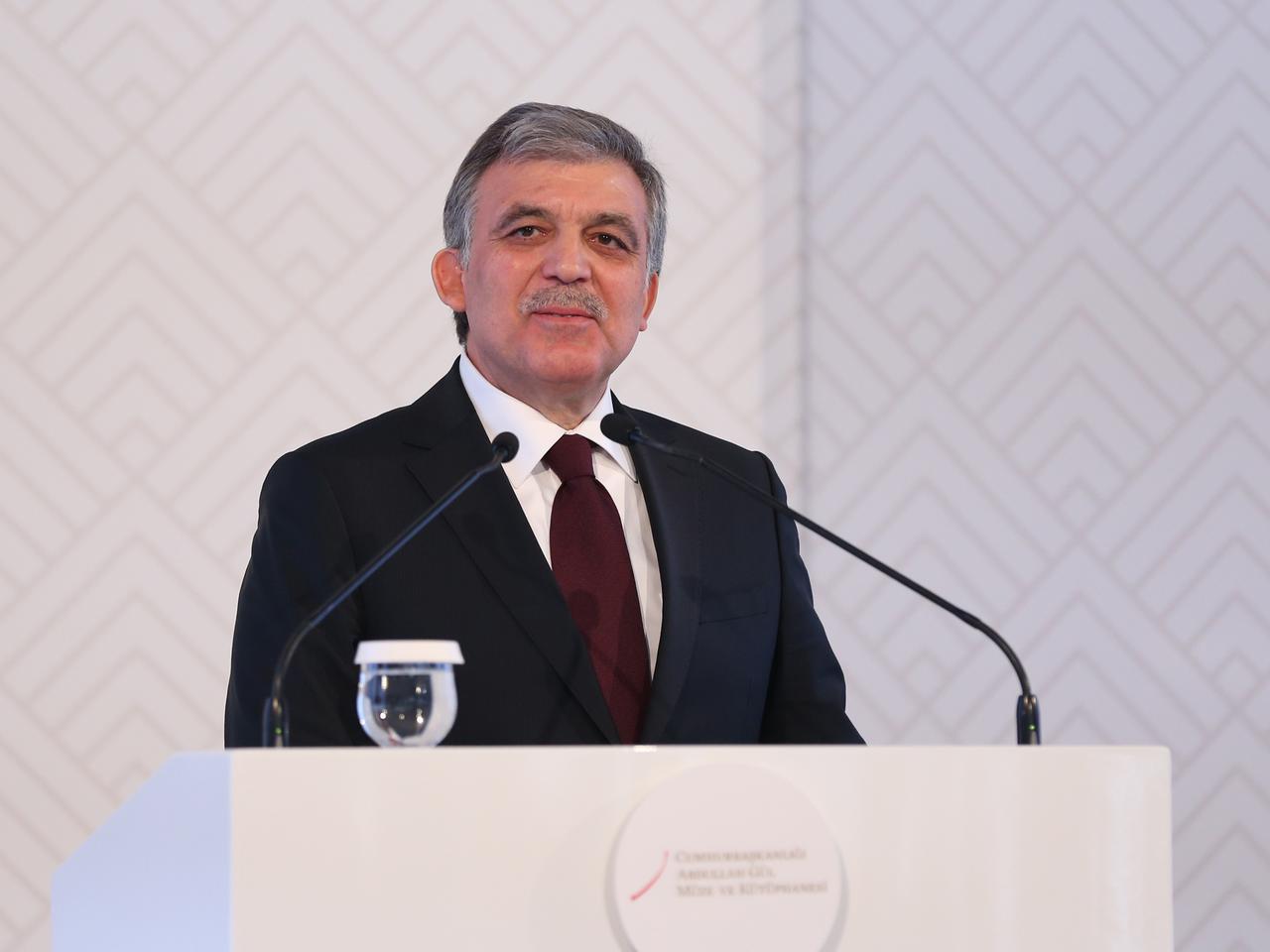 Abdullah Gül şiir ile yolsuzluğu bir tuttu