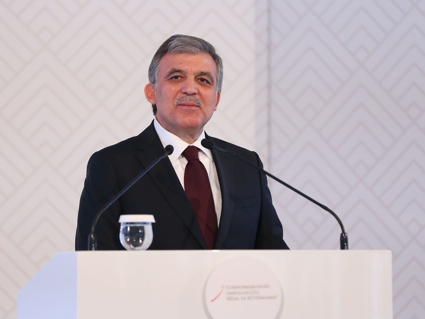 Abdullah Gül Erdoğan'ın şiiriyle İmamoğlu'nun yolsuzluğunu bir tuttu