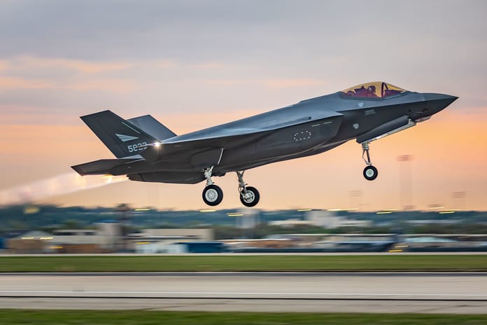 Norveç sipariş edilen tüm F-35 savaş uçaklarını teslim aldı