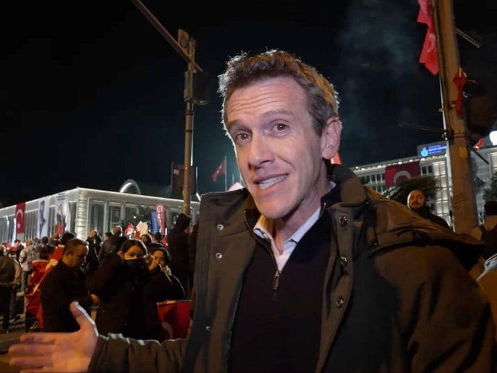 BBC News muhabiri Mark Lowen'e kamu düzenini tehlikeye attığı gerekçesiyle sınır dışı kararı