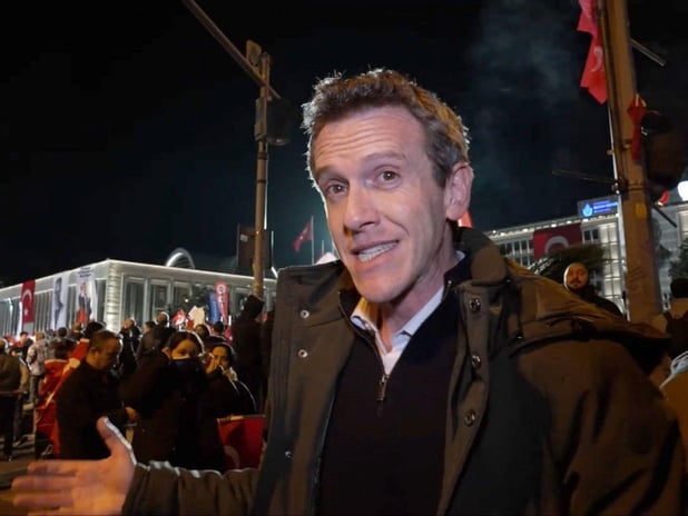 BBC News muhabiri Mark Lowen'e kamu düzenini tehlikeye attığı gerekçesiyle sınır dışı kararı 