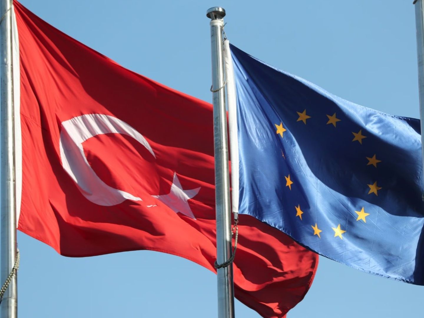 Avrupa’dan Türkiye vurgusu: Onlar dünyada aktif rol oynarken, biz uyuyoruz