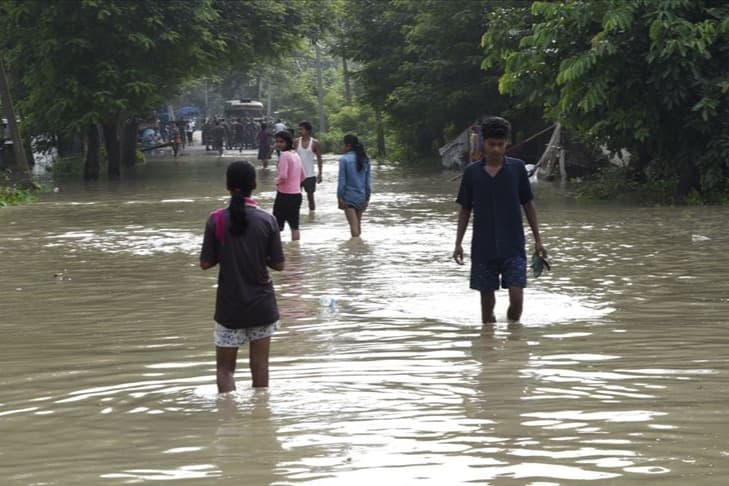 Hindistan ve Nepal'de sel felaketi: 92 ölü