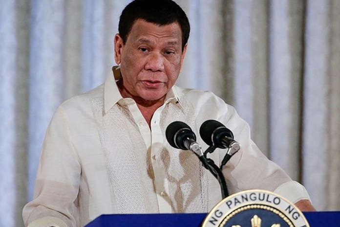 İnsanlığa karşı suçlardan yakalama emri olan Duterte tutuklandı