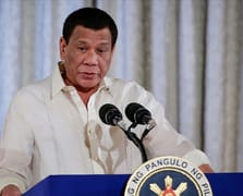 İnsanlığa karşı suçlardan yakalama emri olan Duterte tutuklandı