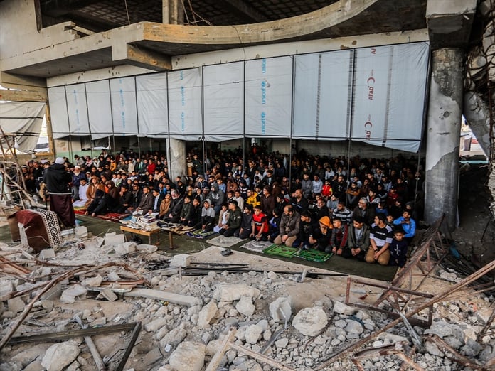 Soykırımın hedefi olan Gazze'de Ramazan Bayramı kutlanıyor