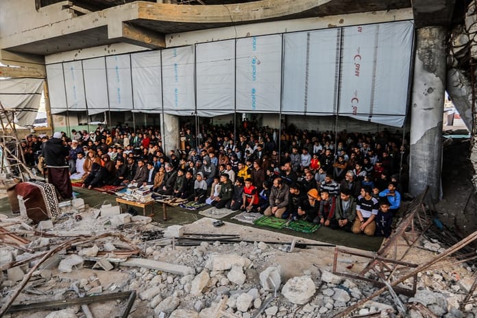 Soykırımın hedefi olan Gazze'de Ramazan Bayramı kutlanıyor