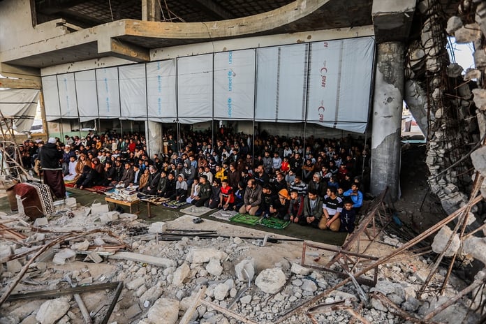 Soykırımın hedefi olan Gazze'de Ramazan Bayramı kutlanıyor