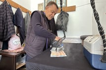 Aldığı ve verdiği tüm paraları ütülüyor