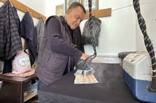 Aldığı ve verdiği tüm paraları ütülüyor