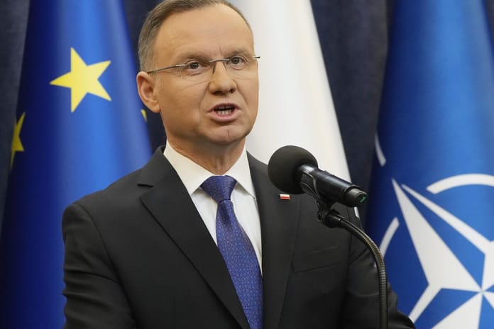 Polonya Cumhurbaşkanı ABD'yi nükleer silahlarının Polonya'da konuşlandırılmasını istiyor