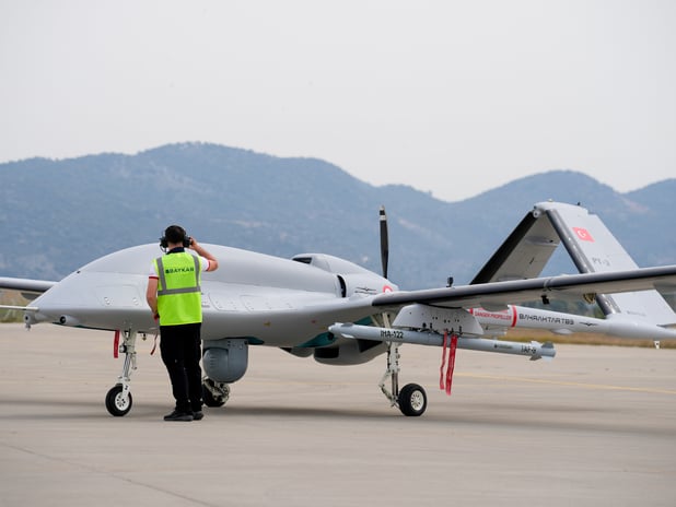 Bayraktar TB3 SİHA'dan süpersonik füzeyle tam isabet