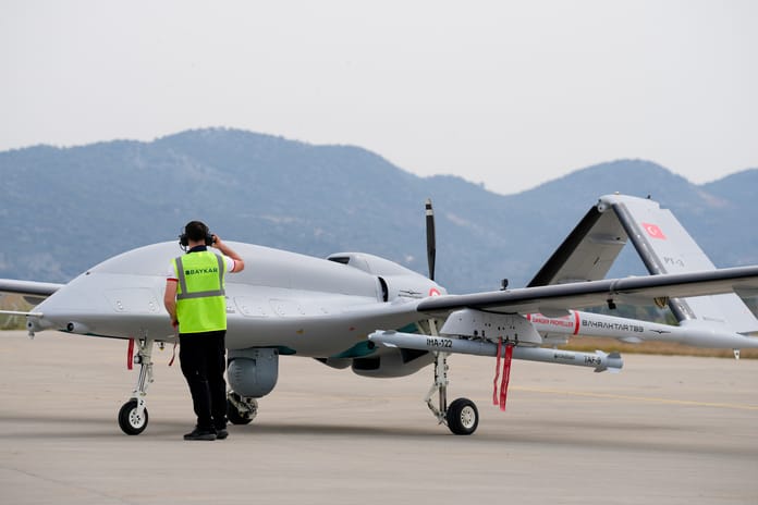 Bayraktar TB3 SİHA'dan süpersonik füzeyle tam isabet