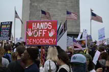 ABD'nin dört bir yanında Trump karşıtı protestolar patlak verdi