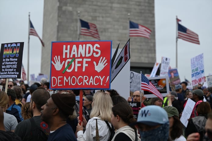 ABD'nin dört bir yanında Trump karşıtı protestolar patlak verdi