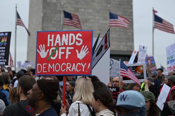 ABD'nin dört bir yanında Trump karşıtı protestolar patlak verdi