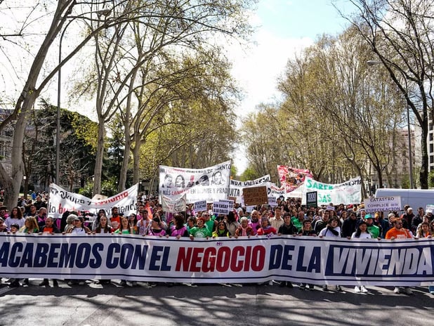 İspanya'da halk konut krizine karşı sokağa çıktı