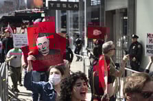 ABD Tesla protestolarını terör saldırısı olarak kabul edecek