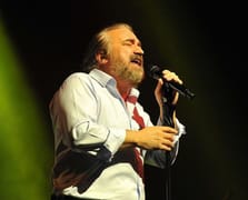 Şarkıcı Volkan Konak hayatını kaybetti