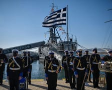 Yunan Donanması ikinci el savaş gemisi arıyor