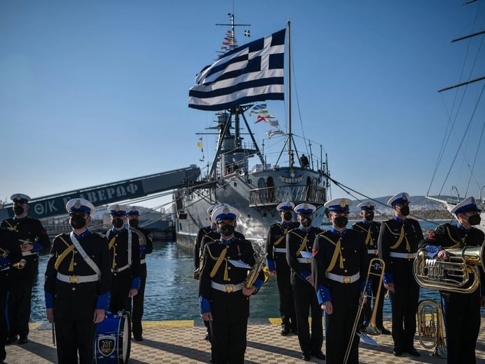 Yunan Donanması ikinci el savaş gemisi arıyor