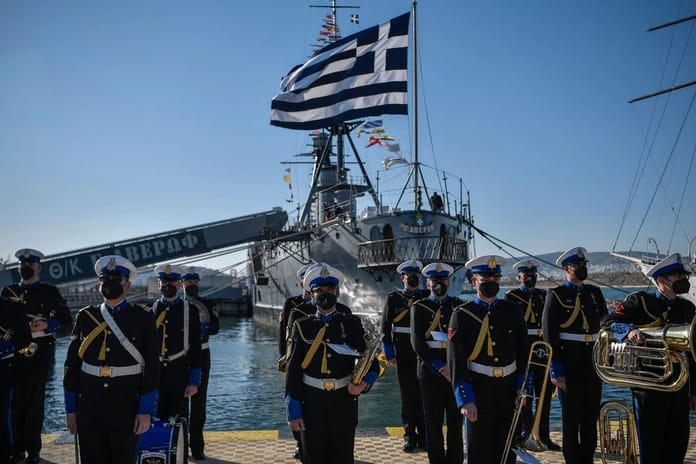 Yunan Donanması ikinci el savaş gemisi arıyor