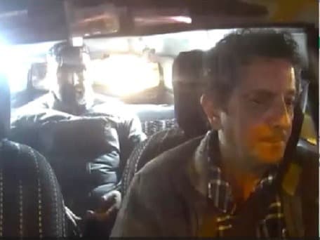 Başına silah dayadığı taksiciyi gasp etti